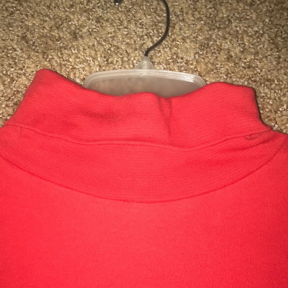 Red turtleneck - Picture 5 of 5